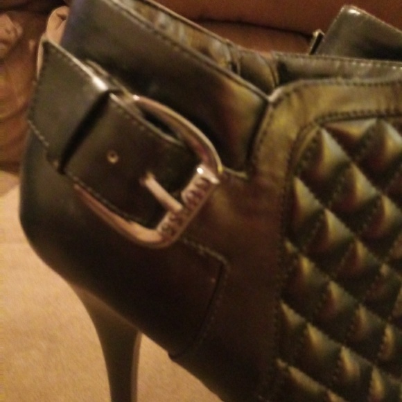 Hold@TrueBlood** Guess Moto Booties - Picture 5 of 7